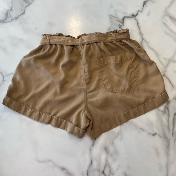 Aerie paper bag, style beige shorts women’s size medium - Picture 3 of 10